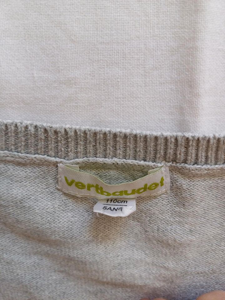 Strickjacke Gr. 110 vertbaudet (fällt klein aus) in Freital