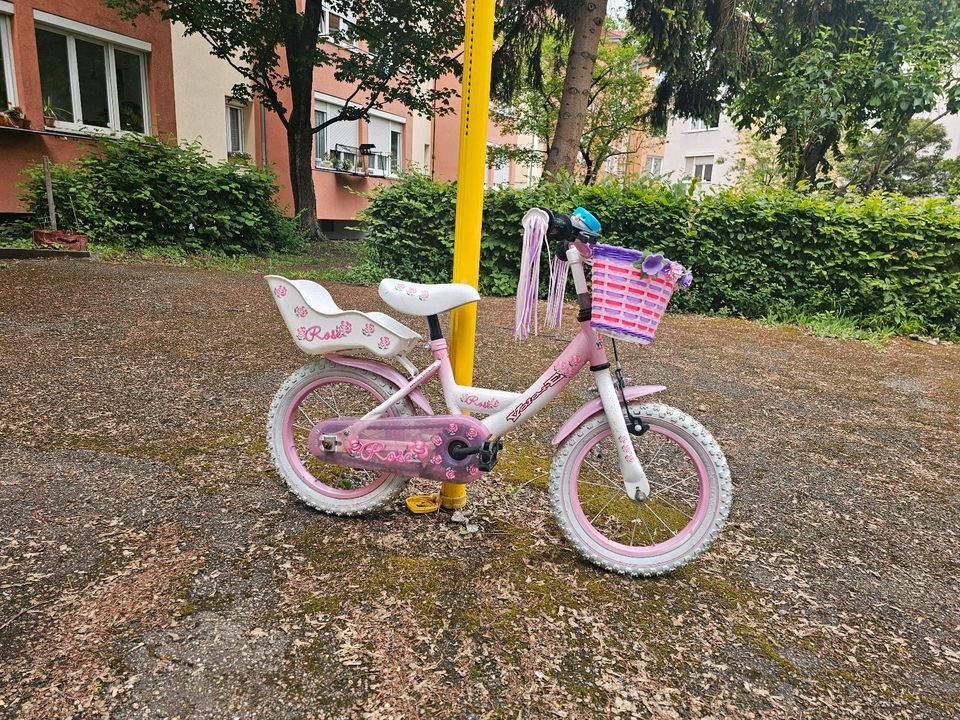 Mädchen Fahrrad in Fellbach