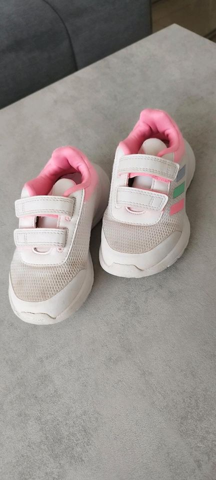 Adidas Kinderschuhe in Größe 26 in Beucha