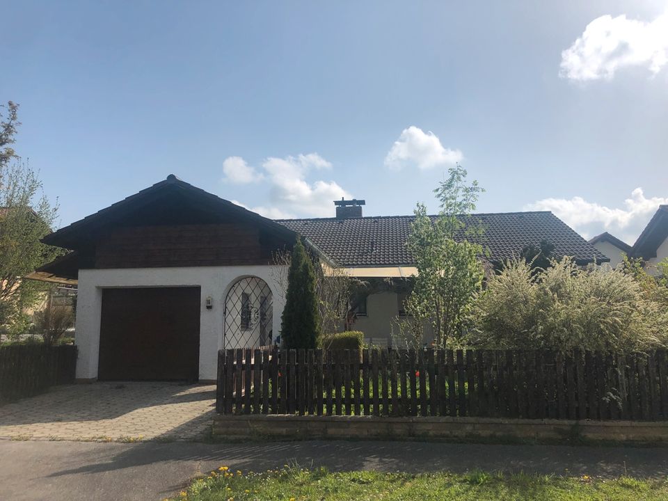 Familienfreundlicher, ideal geschnittener Bungalow im Dreieck München Erding Landshut in Fraunberg