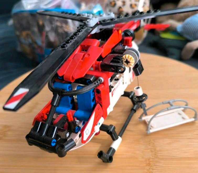 Lego Technik Rettungshubschrauber in Eching (Kr Freising)