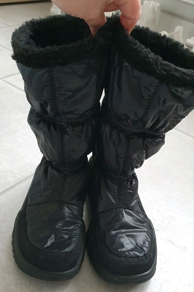 Winterstiefel gefüttert Gr. 36 in Wiesbaden