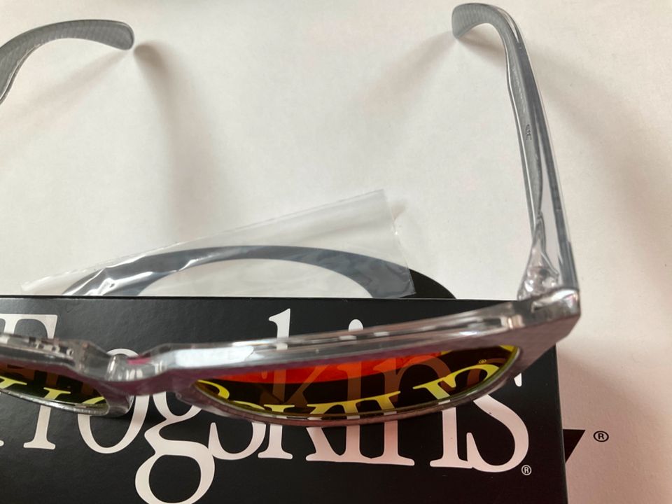 OAKLEY NEU Frogskins Checkbox Silver / Fire Iridium in Heusweiler