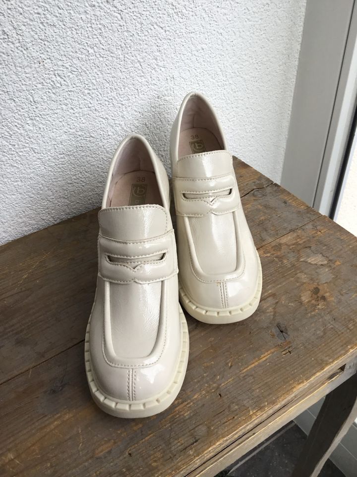 Bugatti Pumps Loafer Gr 38 Neu ungetragen Creme Lack Neupreis 69€ in Merzig