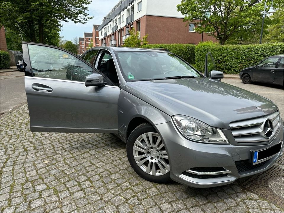 Mercedes-Benz C 180 BlueEFFICIENCY ELEGANCE - NAVI/SHZ/VZA/PDC in Hamburg