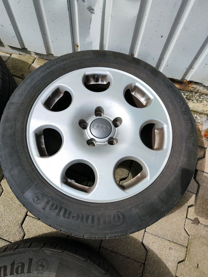 Original Audi Alufelgen mit guten Sommerreifen 205/55R16 in Walsdorf