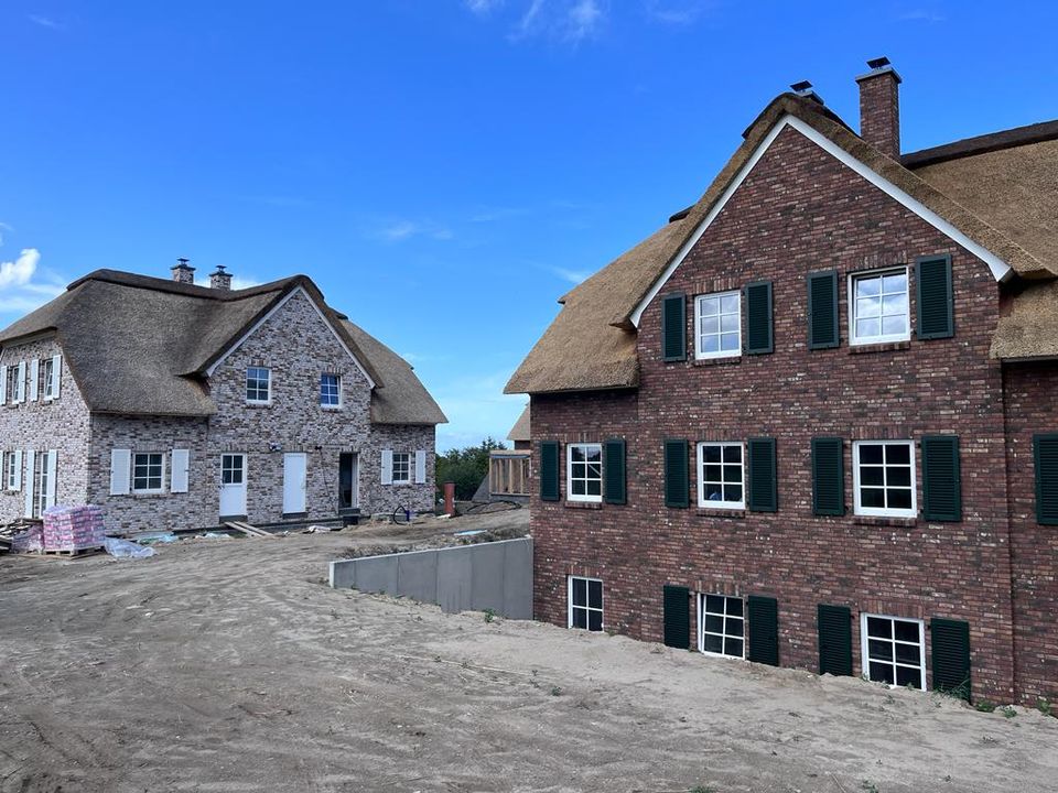 Reetdachvillen am Schloss - Exklusives Reetgedecktes Ferienhaus in Lohme auf Rügen in Lohme Rügen