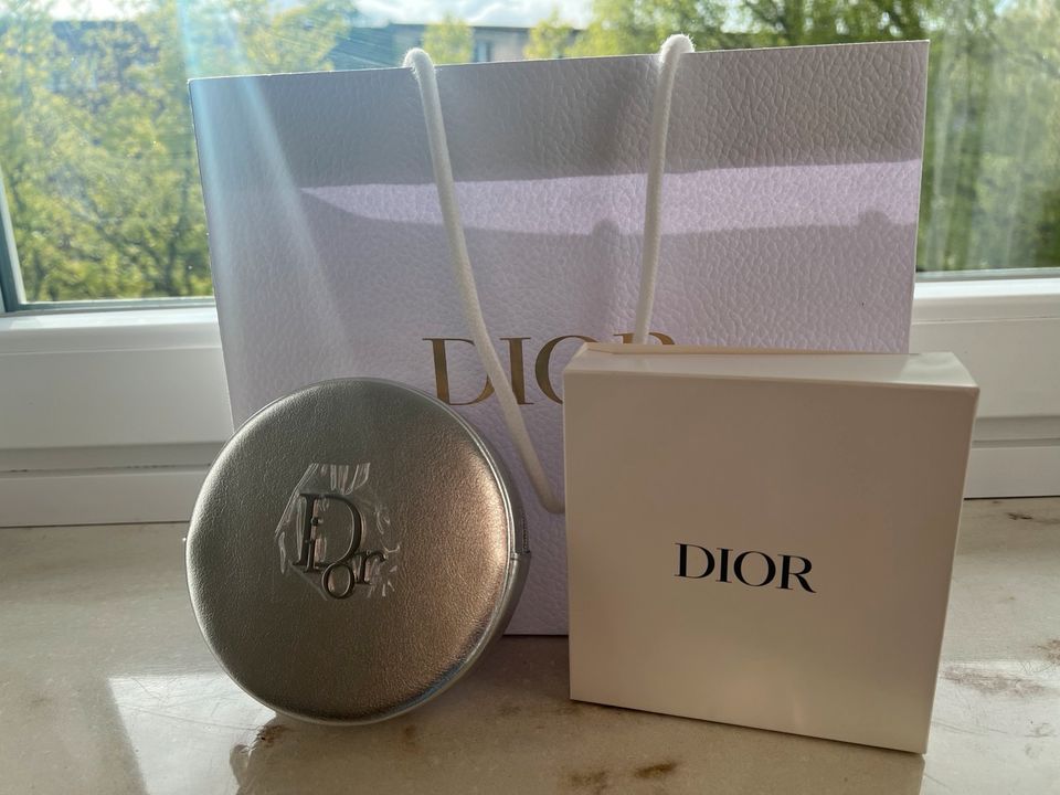 Kosmetiktasche/ vanity case Dior in Hamburg