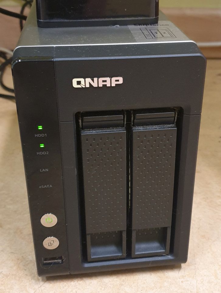 QNAP NAS TS-221 inkl. 2x 4 TB HDD, RAID 1, sehr gut in Helferskirchen