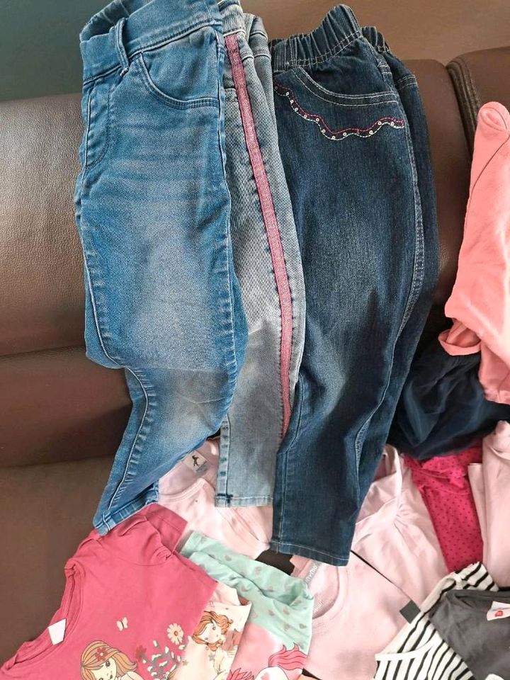 27 tlg.Paket Jeans Pullover Tshirts Kleid Hosen 122 122/128 in Stein