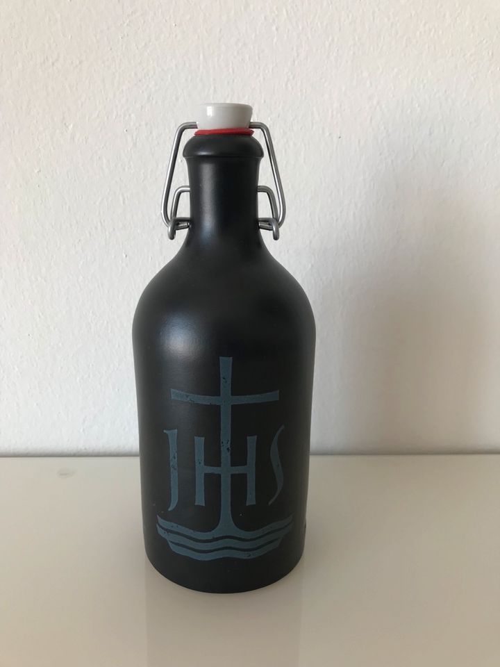 Weihwasserflasche Flasche schwarz grau Bügelverschluss in Wasserburg am Inn