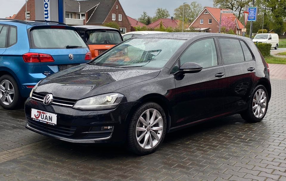 Volkswagen Golf VII Lim. Highline BMT/NAVI/XENON/S-HEFT/LED in Großefehn