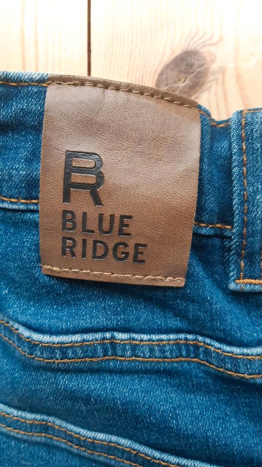3 sehr gut erhaltene Jeans von Blue Ridge (We) und H&M in 164 in Wolfsburg