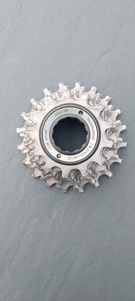 Shimano Dura Ace 7400 6-fach Schraubzahnkranz in Sassenburg