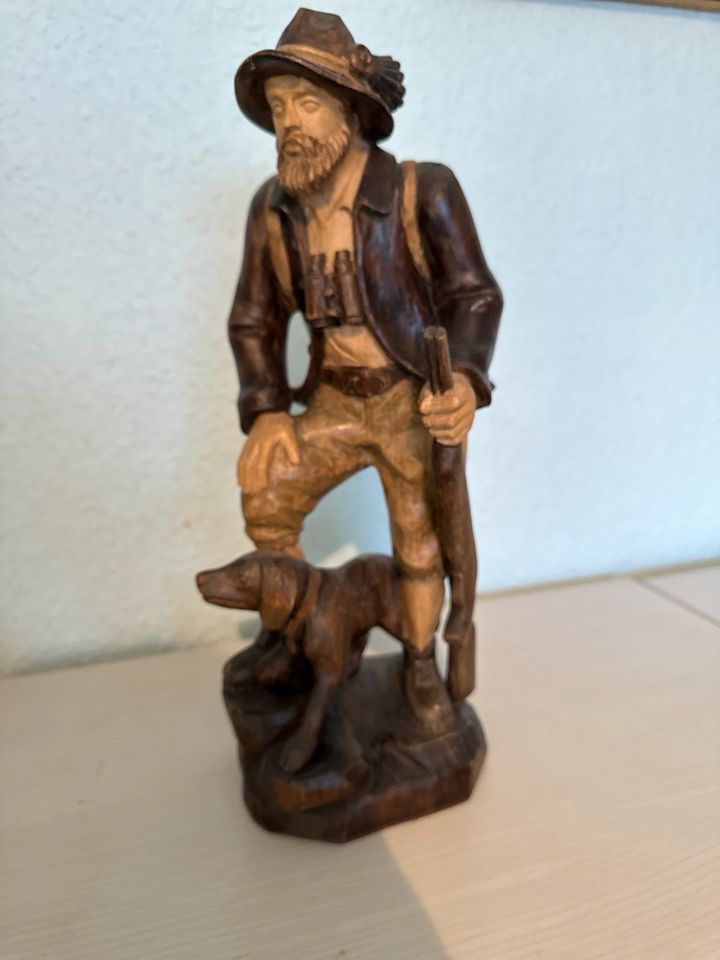 Holzfigur Jäger Schnitzerei in Großaitingen