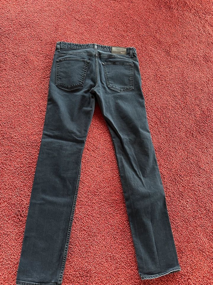 Hugo Boss Jeans 33/34 in Meinerzhagen