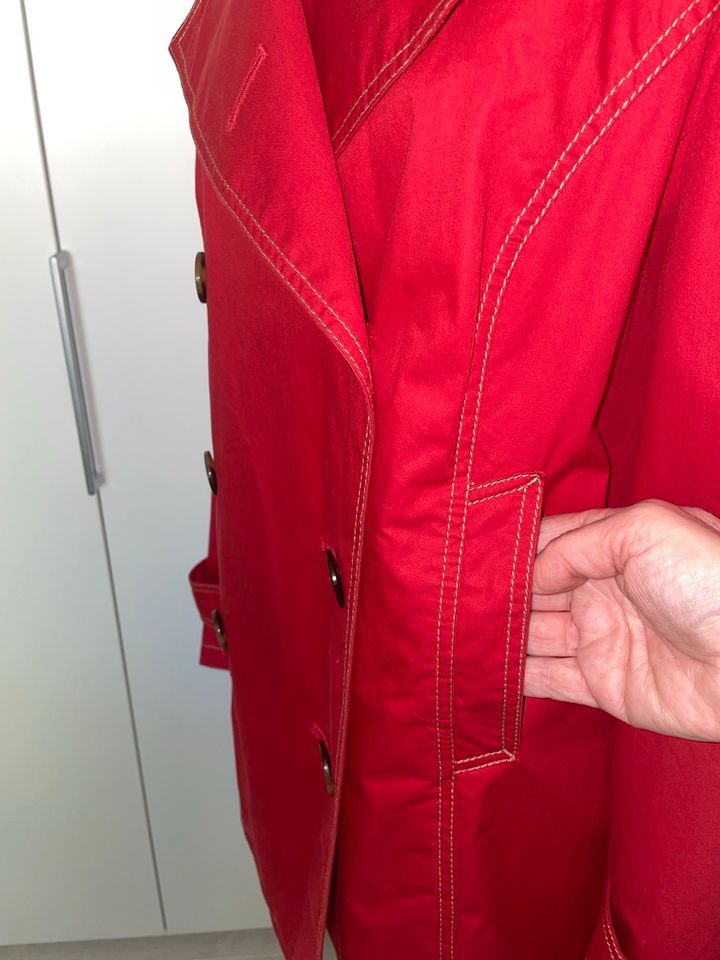 Gil Bret Jacke kurzer Trenchcoat Gr 42 in rot in Dortmund