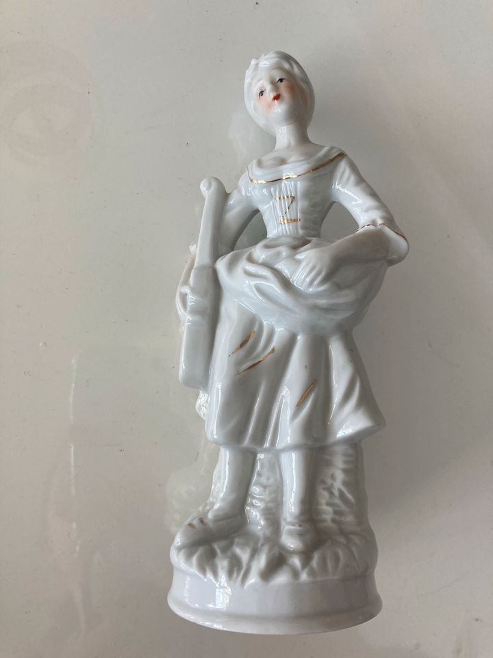 Porzellan Figur weiß Gold Frau Z in Mainz