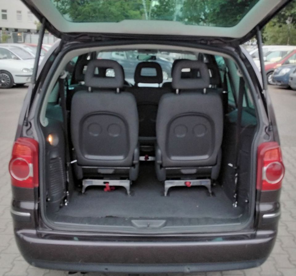 Volkswagen Sharan Trendline  Automatikgetriebe  7-Sitzer in Berlin