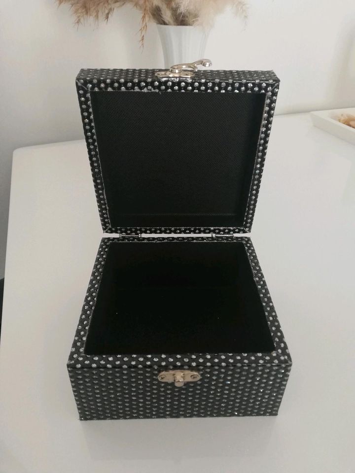 Schwarze Deko Box, silber Glitzer, Aufbewahrungsbox in Vellmar