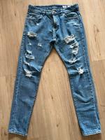 Neuwertige Review Herren Ripped Jeans  Jeremy Skinny, W32 L34 Hessen - Neuhof Vorschau