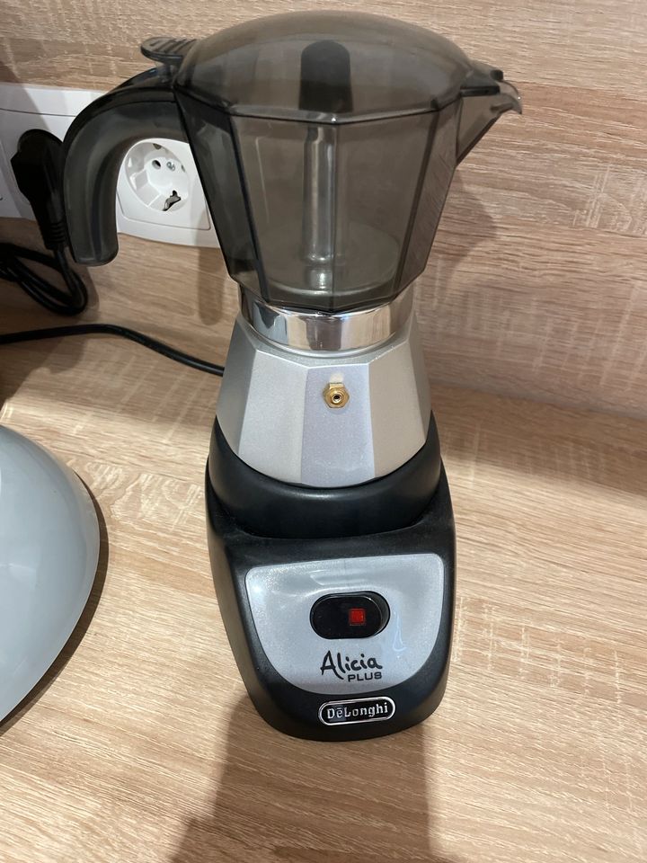 Delonghi elektrischer Espressokocher Alicia plus EMKM4 neuwertig in  Niedersachsen - Wolfsburg | Kaffeemaschine & Espressomaschine gebraucht  kaufen | eBay Kleinanzeigen ist jetzt Kleinanzeigen