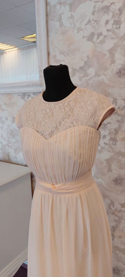 Abendkleid in apricot, Gr. 34 in Ankum