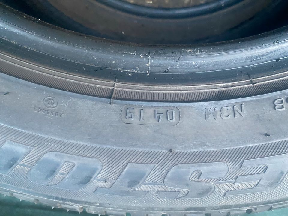 2x 235/55r17  Bridgestone sommerreiffen wie neu in Nauheim