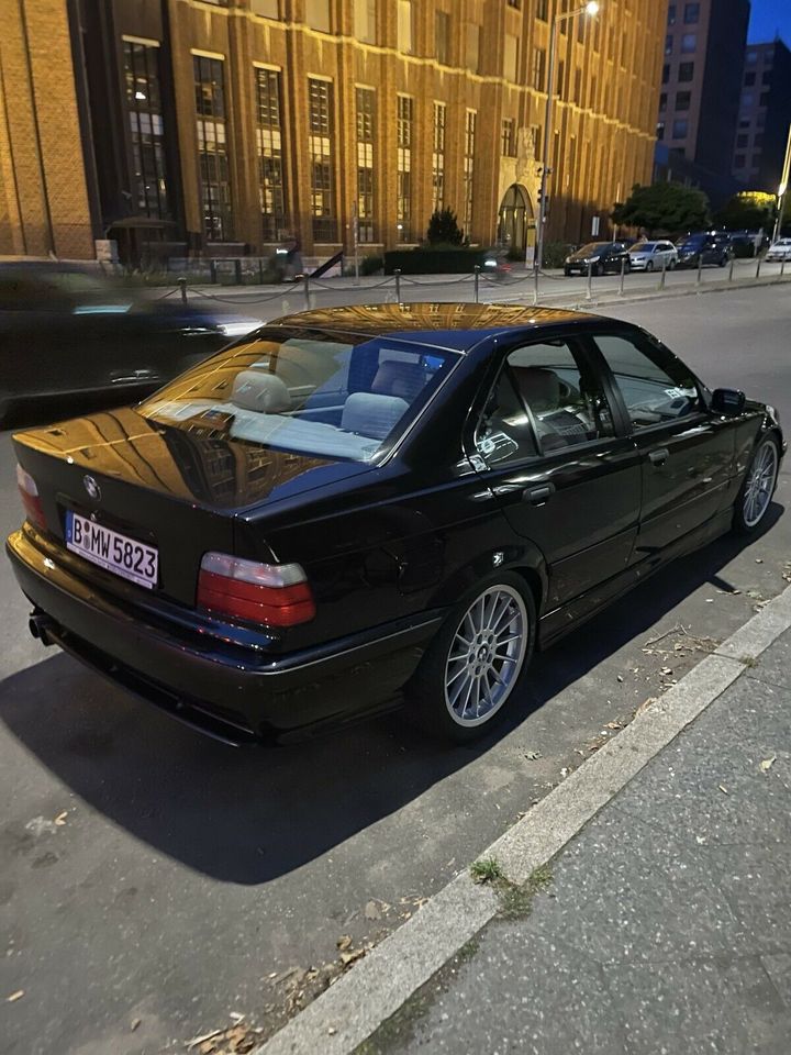 Bmw 320i E36 M Paket 1.Hand- Neuwertigen Orginal Zustand in Berlin