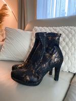 Tamaris Damen Schuhe Stiefeletten Heels Schwarz Gold Größe 38 Neu Nordrhein-Westfalen - Borken Vorschau