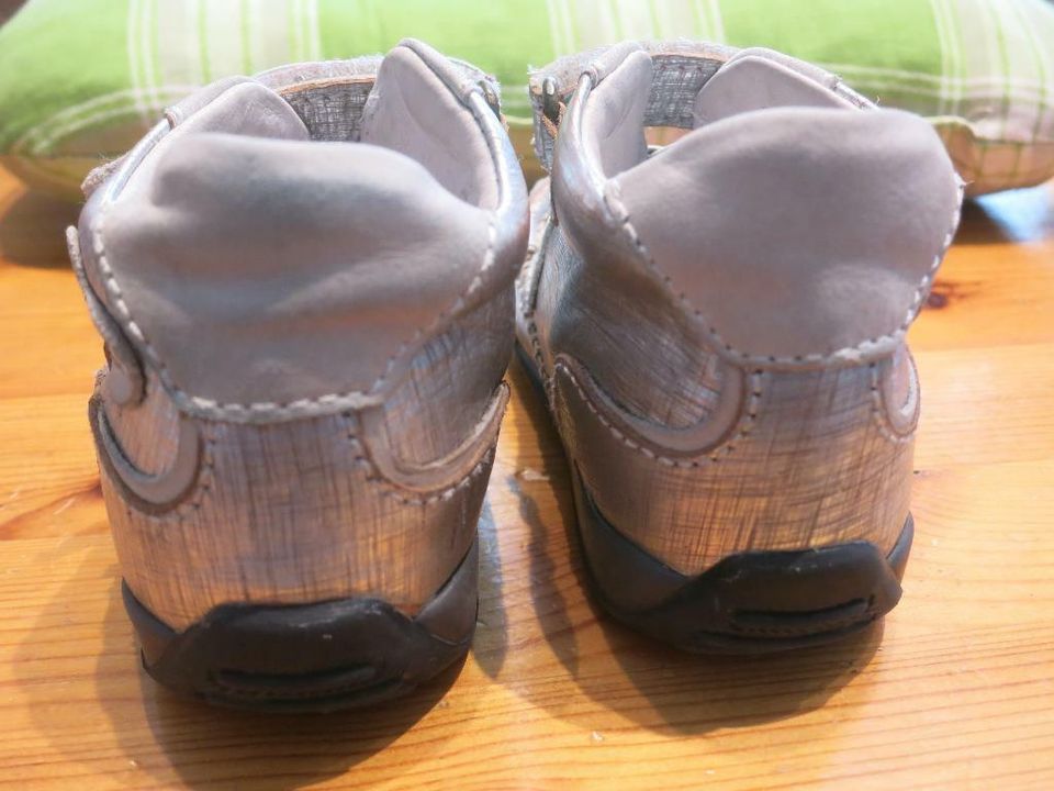 Primigi halbhohe Schuhe für Mädchen silberfarben - Gr. 20 in Berlin