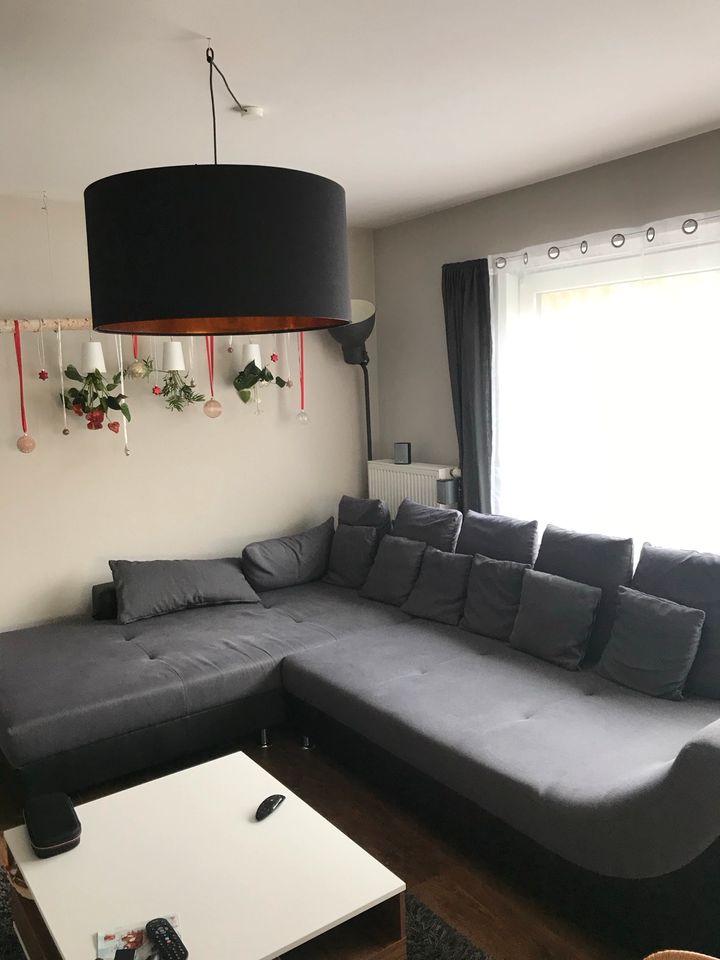 XXL Sofa Couch grau schwarz Stoff und Leder Wohnlandschaft in Weikersheim