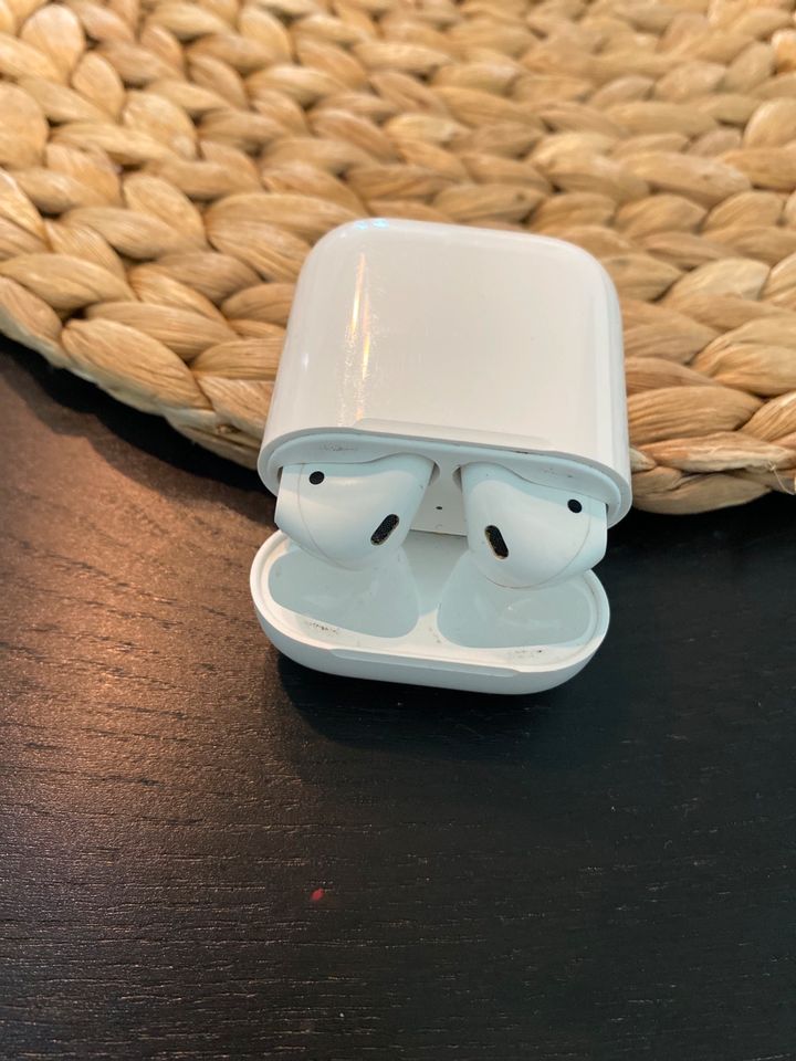 Apple AirPods 1.Generation linker Pod Defekt inkl. OVP in Mühlhausen