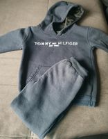 Jogginganzug "Tommy Hilfiger" blau in der Größe 122 Schleswig-Holstein - Brekendorf Vorschau