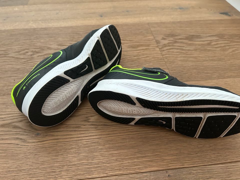 Nike Star Runner 2.0 in 33 schwarz in Freising