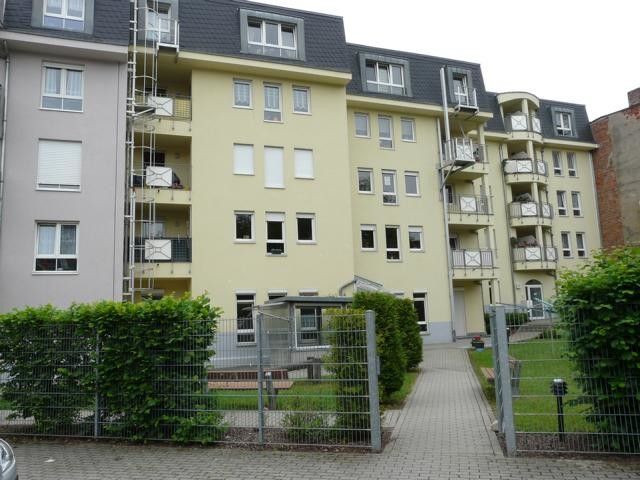 vermietete Kapitalanlage in Crimmitschau: 2 Zimmer Eigentumswohnung mit Balkon in Crimmitschau