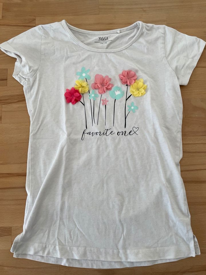 T-Shirt Blumen 134/140 in Wolfenbüttel