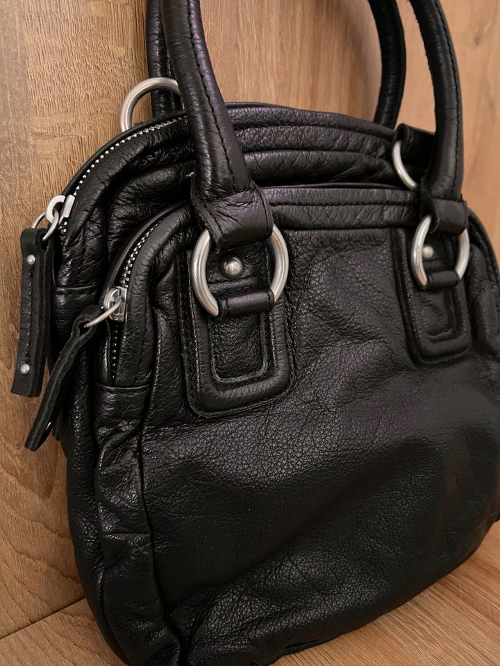 Tasche Liebeskind Berlin Modell Ottilie Farbe schwarz in Homburg