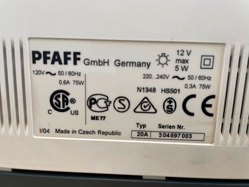 Pfaff Nähmaschine Life Style 2022 in Berlin