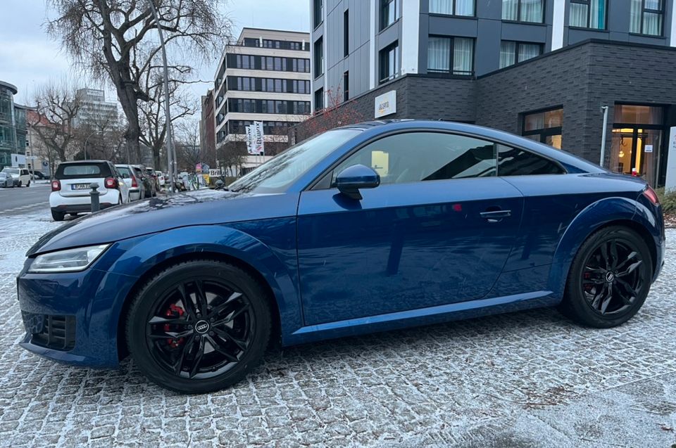 Audi TT 8S Coupe wenig Kilometer 116617 in Berlin