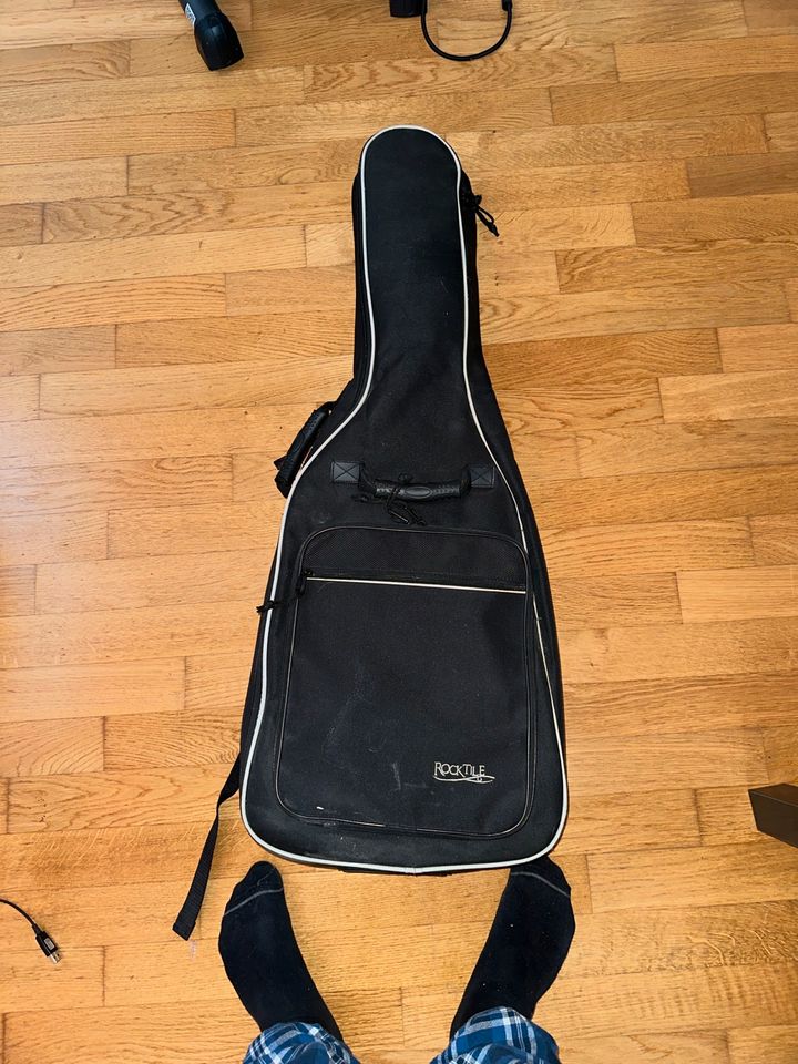 Rocktail Gitarrentasche mit Zubehör zu verkaufen in Düsseldorf