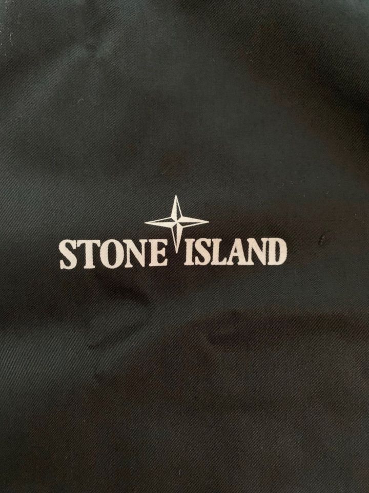 STONE ISLAND Kleidersack Original schwarz, großer Schriftzug NEU in Nürnberg (Mittelfr)