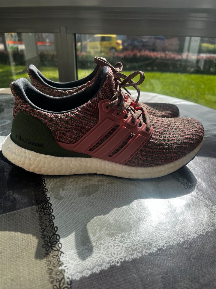 Adidas ultra boost Schuhe in Grevenbroich