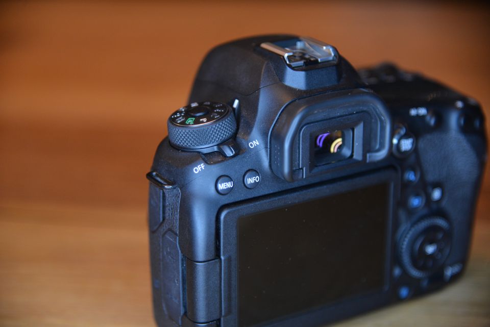 Canon EOS 6D Mark II DSLR Spiegelreflex Kamera 10.000 Auslöser in Ergolding
