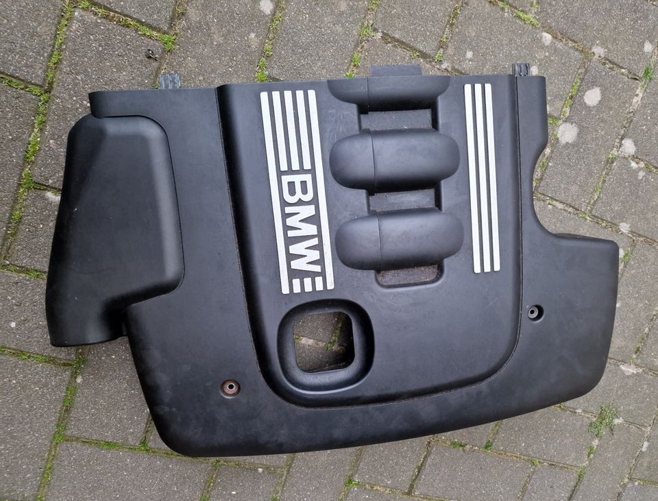 BMW e87 1er 118d Motorabdeckung in Neumünster