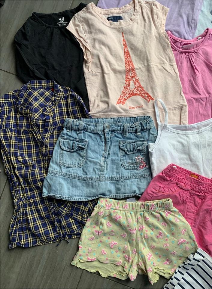 Kleiderpaket Shirts Elsa kurze Hose Tunika Shorts Rock 98 104 in Kohlberg