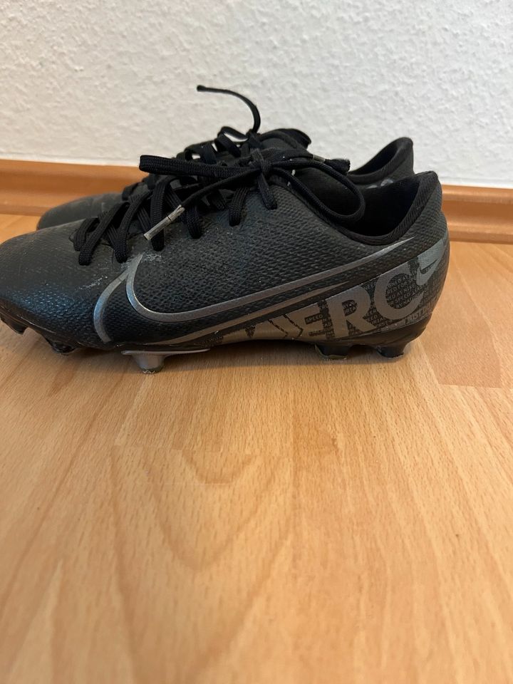 Nike Fußballschuhe in Neu-Anspach