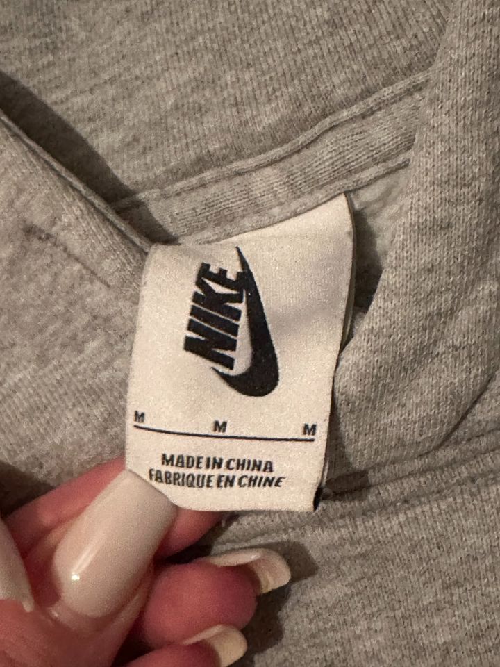 Nike swoosh limitierter hoodie in grau M in Bad Wörishofen