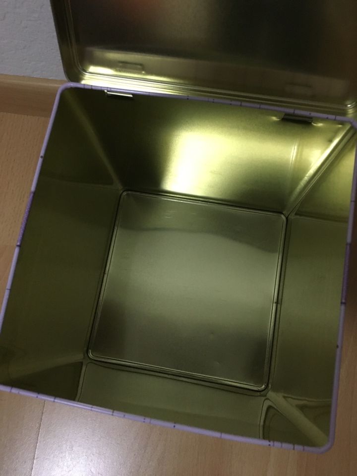 Hohe Geschenkbox Keksdose aus Metall LBH 20x20x22 cm in Siegen