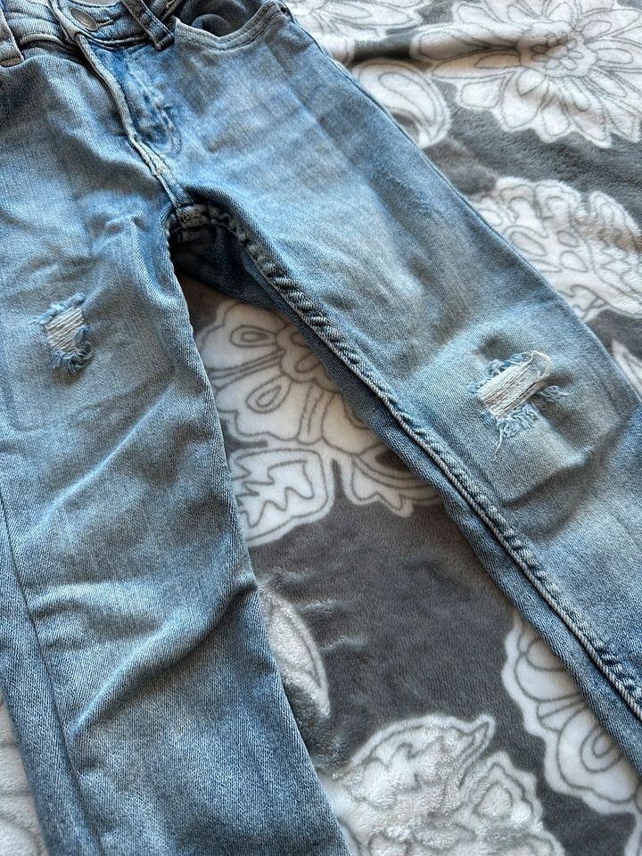 Zara Jeans Gr. 116 in Breddorf